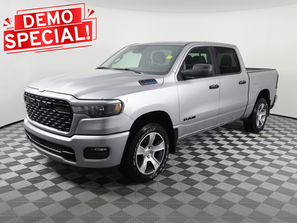 RAM 1500 Tradesman Crew Cab 4WD 2025