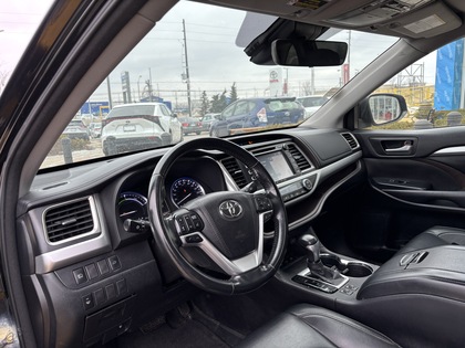 used 2018 Toyota Highlander car, priced at $26,995