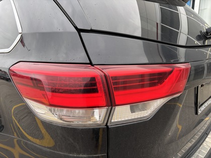 used 2018 Toyota Highlander car, priced at $26,995