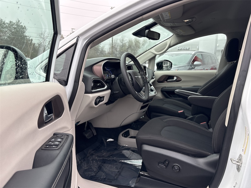 2024 Chrysler Grand Caravan - Gallery image 15