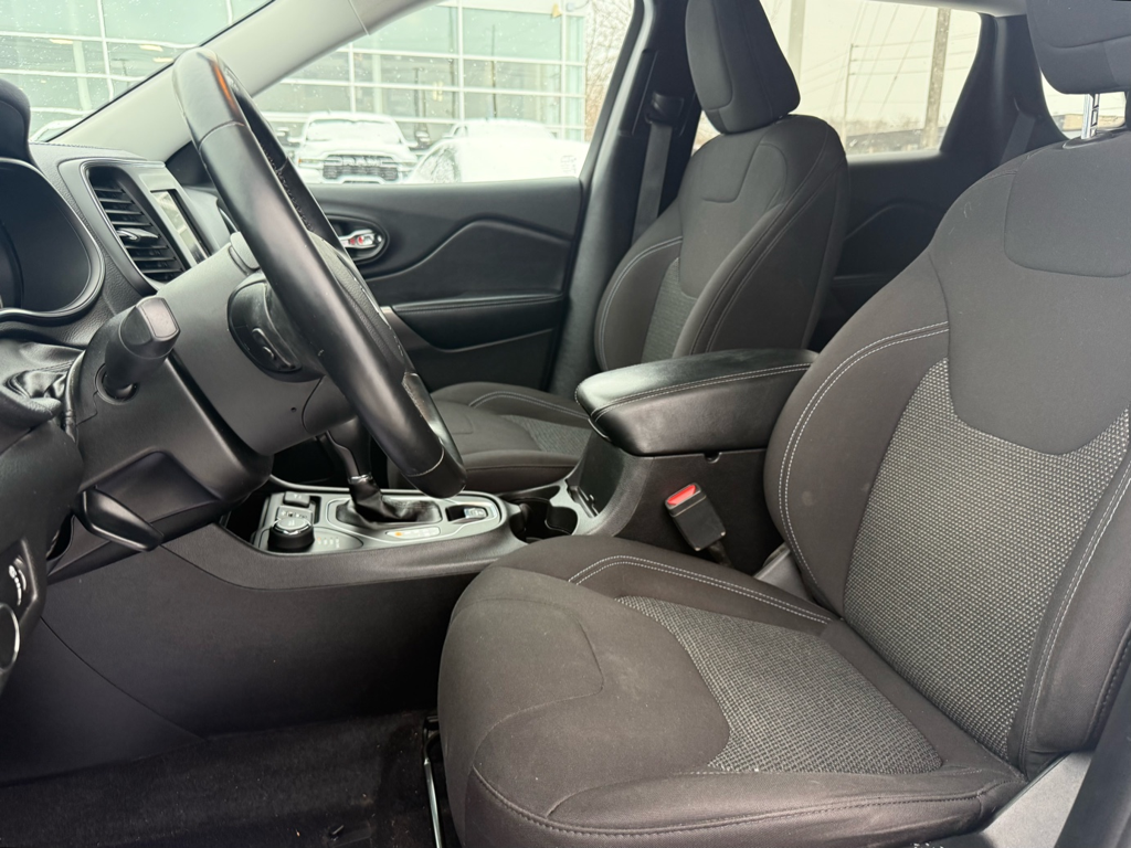 2020 Jeep Cherokee - Gallery image 12