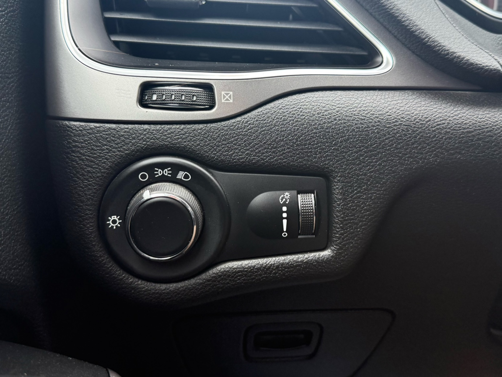 2020 Jeep Cherokee - Gallery image 14