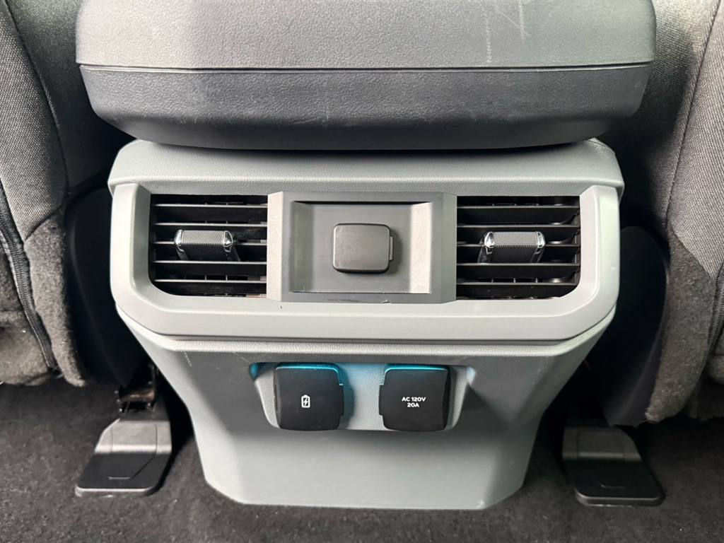 2024 Ford F-150 Lightning - Gallery image 28