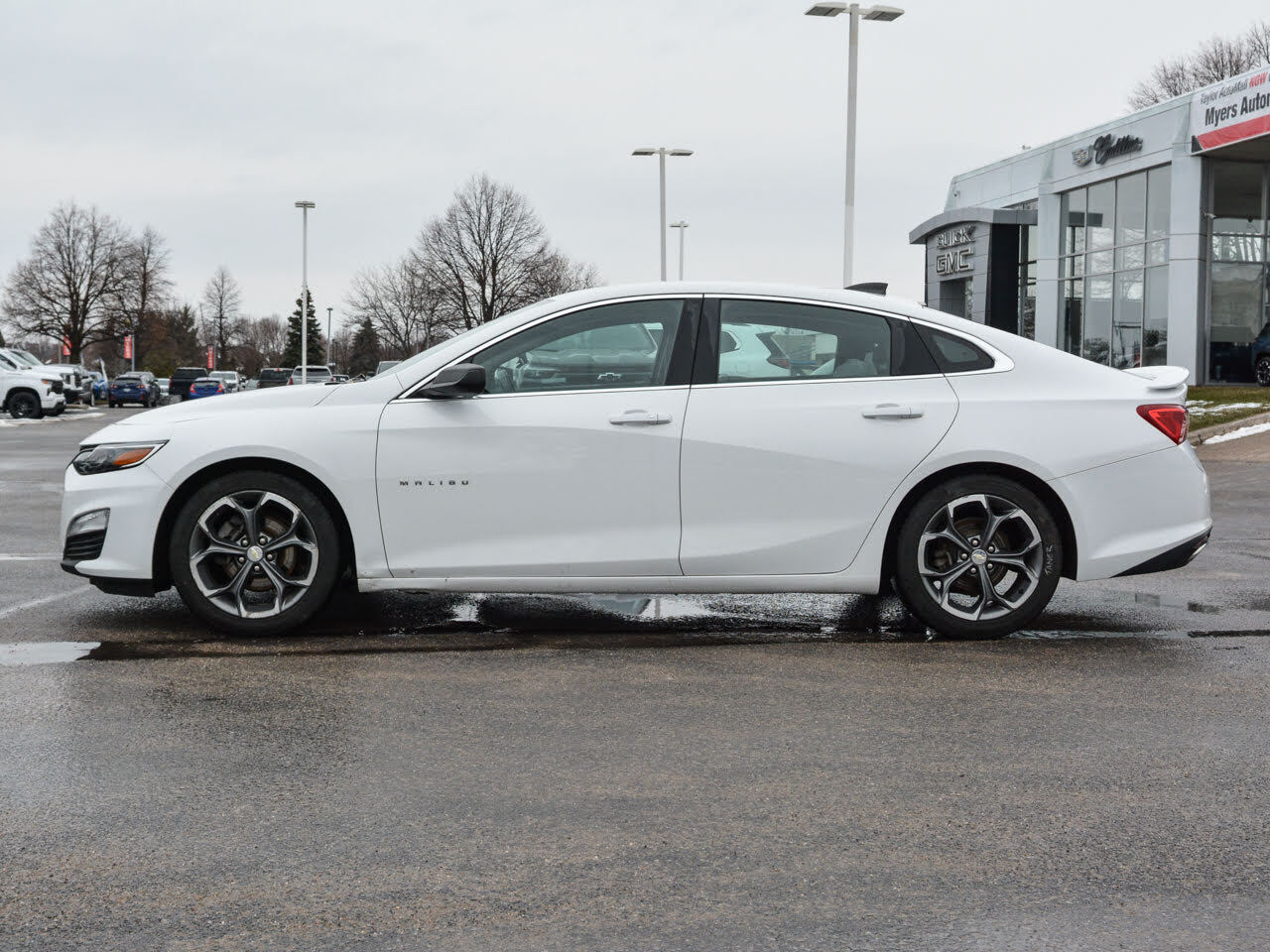 2019 Chevrolet Malibu - Gallery image 2