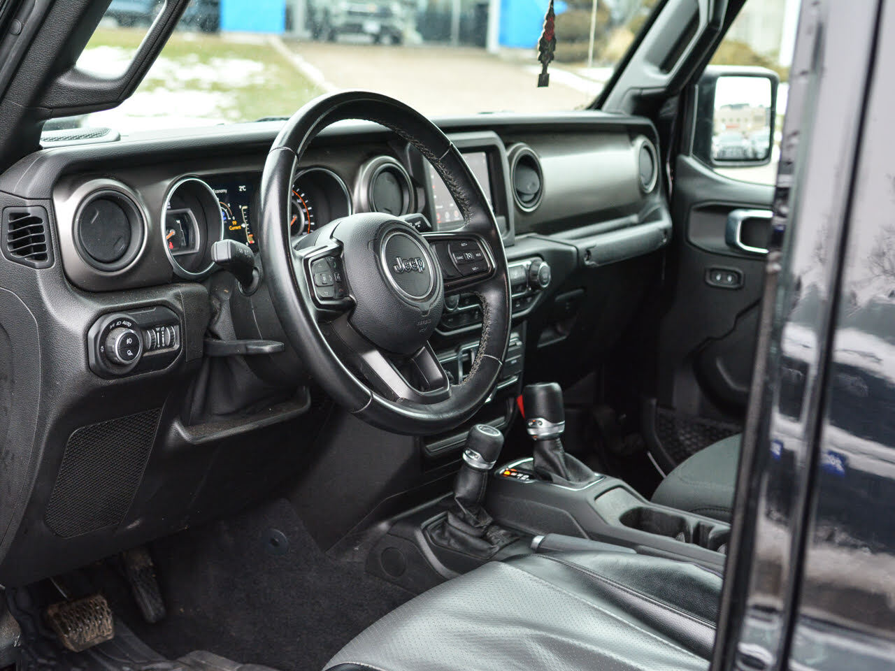 2022 Jeep Gladiator - Gallery image 11