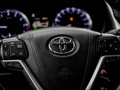 used 2018 Toyota Highlander car, priced at $25,995