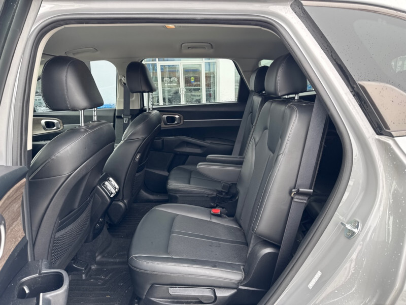 2022 Kia Sorento - Gallery image 11