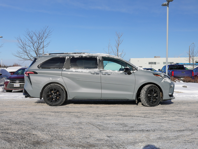 2025 Toyota Sienna - Gallery image 1