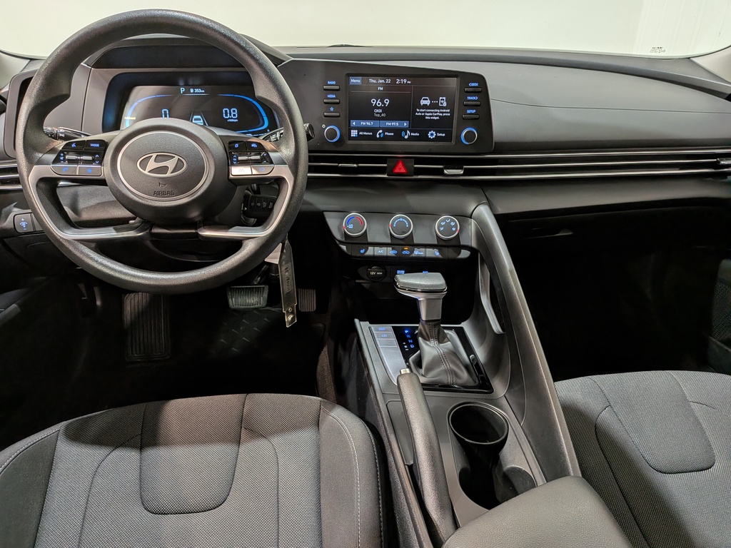 Hyundai Elantra 2024