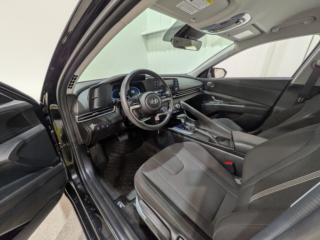 Hyundai Elantra 2024