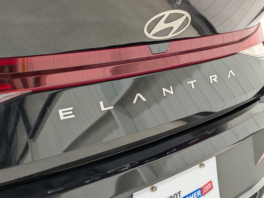 Hyundai Elantra 2024