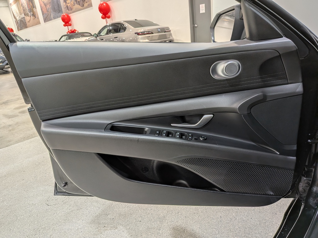 Hyundai Elantra 2024