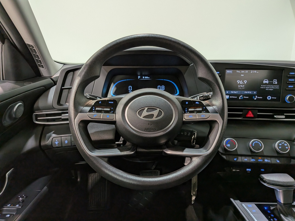 Hyundai Elantra 2024