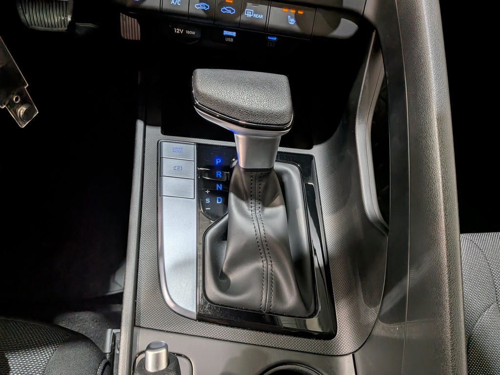 Hyundai Elantra 2024