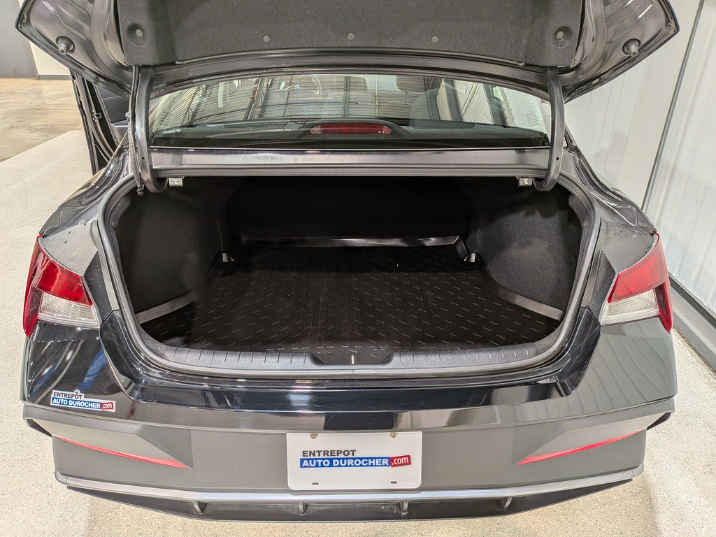 Hyundai Elantra 2024