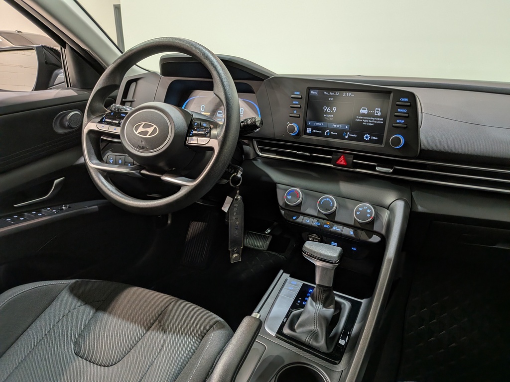 Hyundai Elantra 2024