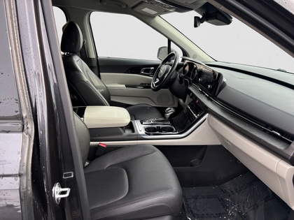 used 2024 Kia Carnival car, priced at $44,095