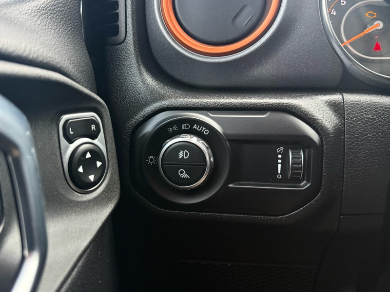 2023 Jeep Gladiator - Gallery image 12