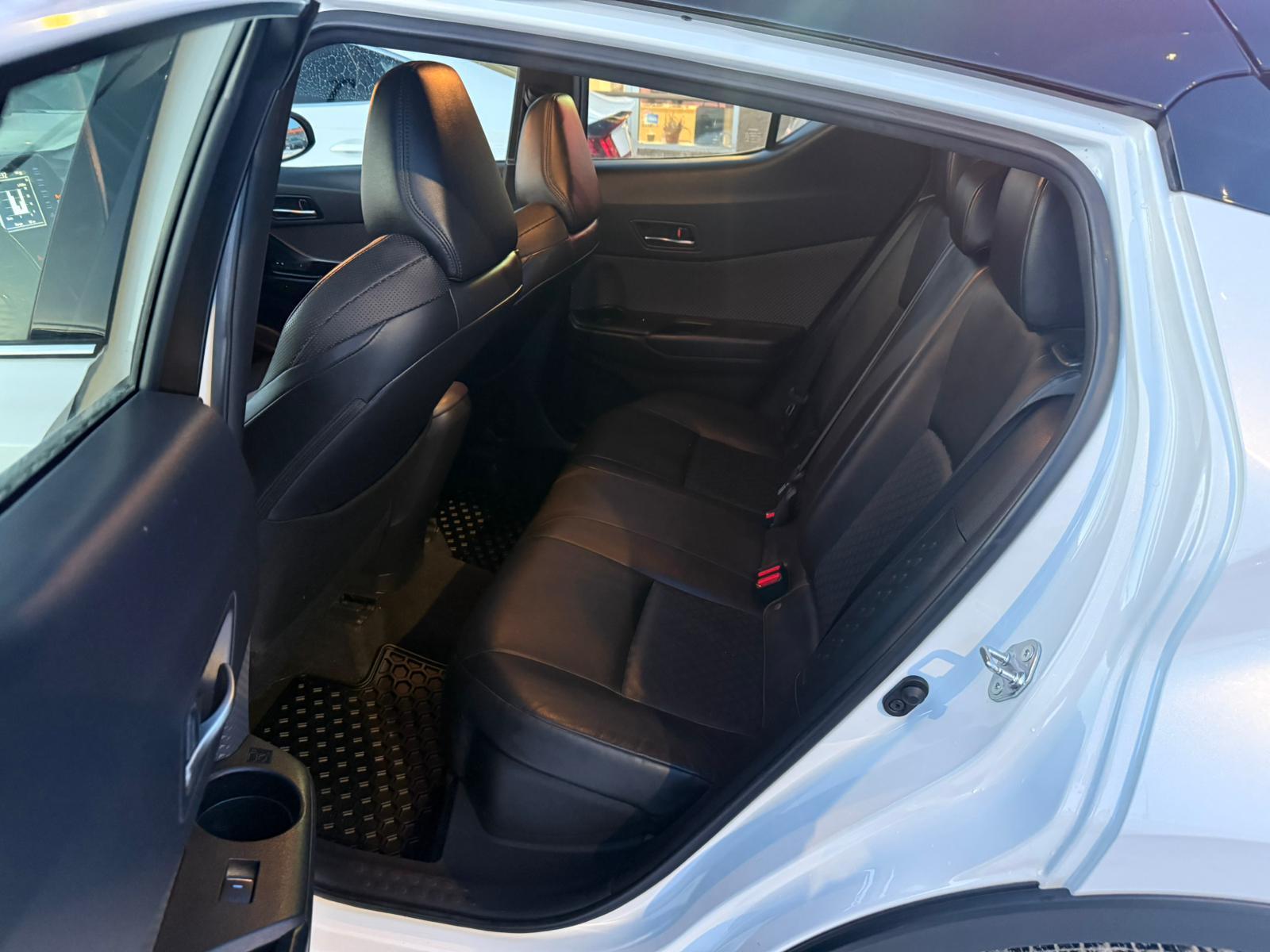 2020 Toyota C-HR — view 12