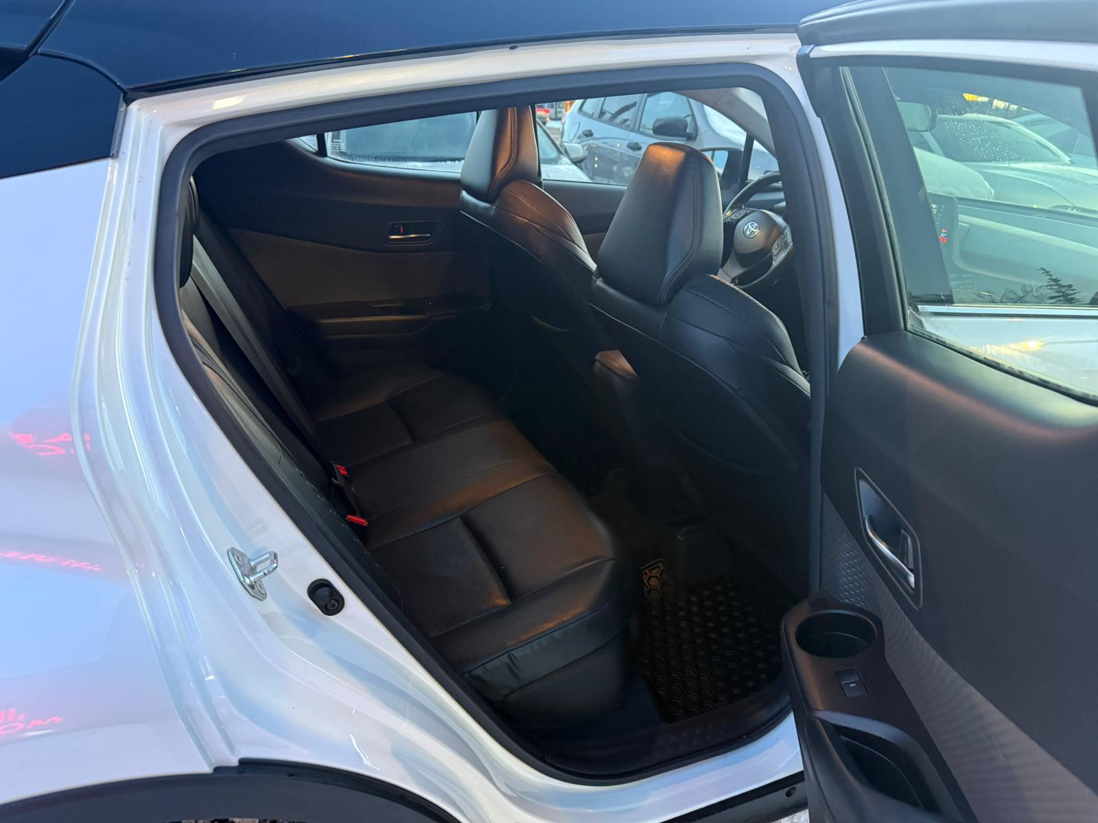 2020 Toyota C-HR — view 11