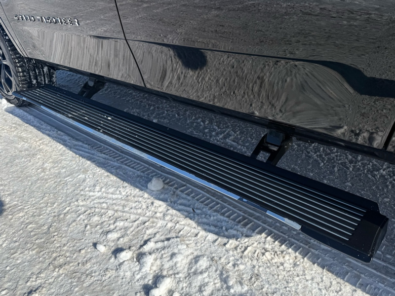 2023 Jeep Grand Wagoneer - Gallery image 9