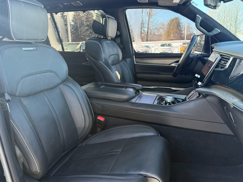2023 Jeep Grand Wagoneer - Gallery image 25