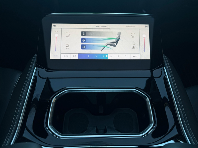 2023 Jeep Grand Wagoneer - Gallery image 32