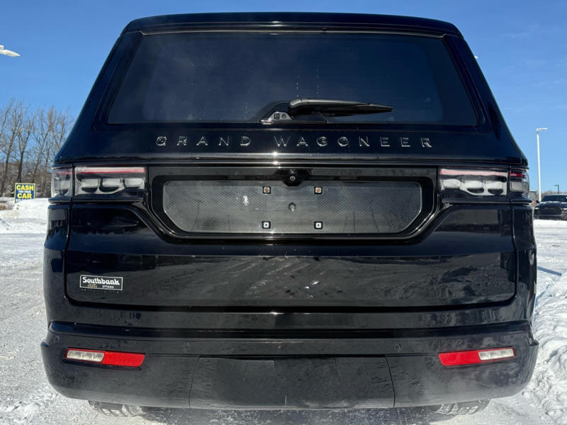 2023 Jeep Grand Wagoneer - Gallery image 5