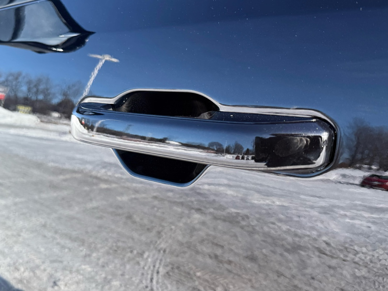 2023 Jeep Grand Wagoneer - Gallery image 10