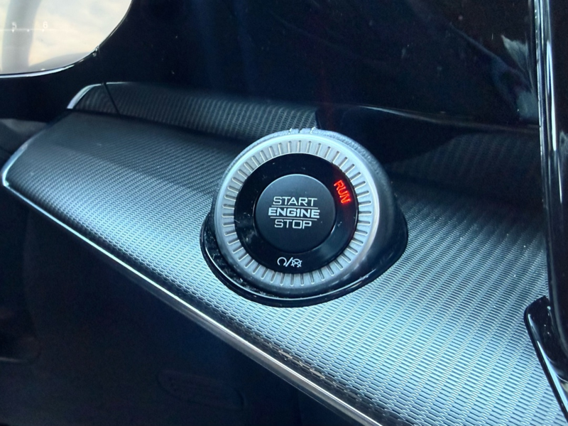 2023 Jeep Grand Wagoneer - Gallery image 19