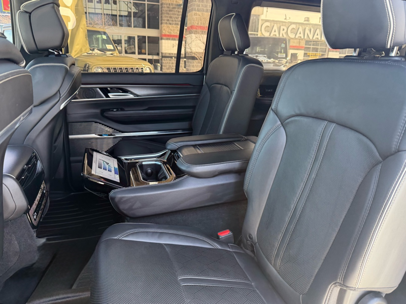 2023 Jeep Grand Wagoneer - Gallery image 26