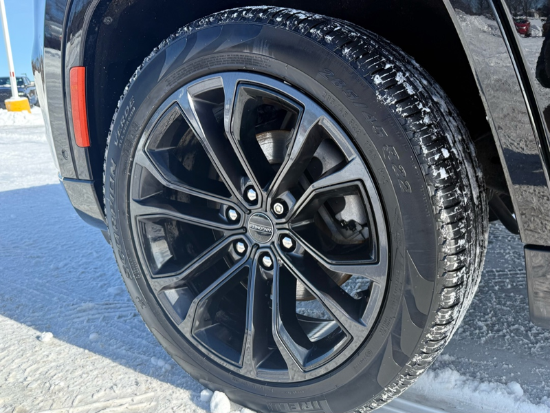 2023 Jeep Grand Wagoneer - Gallery image 7