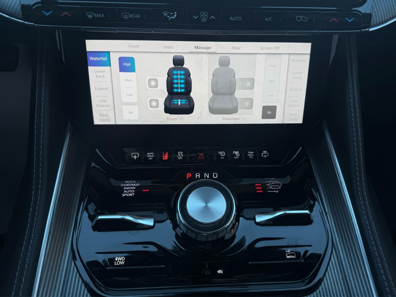 2023 Jeep Grand Wagoneer - Gallery image 22