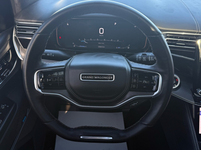 2023 Jeep Grand Wagoneer - Gallery image 2