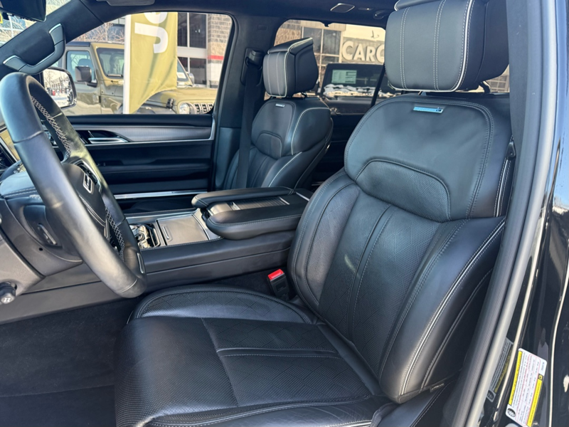 2023 Jeep Grand Wagoneer - Gallery image 13