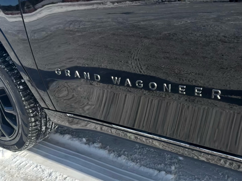 2023 Jeep Grand Wagoneer - Gallery image 8