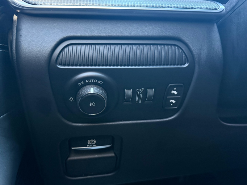 2023 Jeep Grand Wagoneer - Gallery image 15