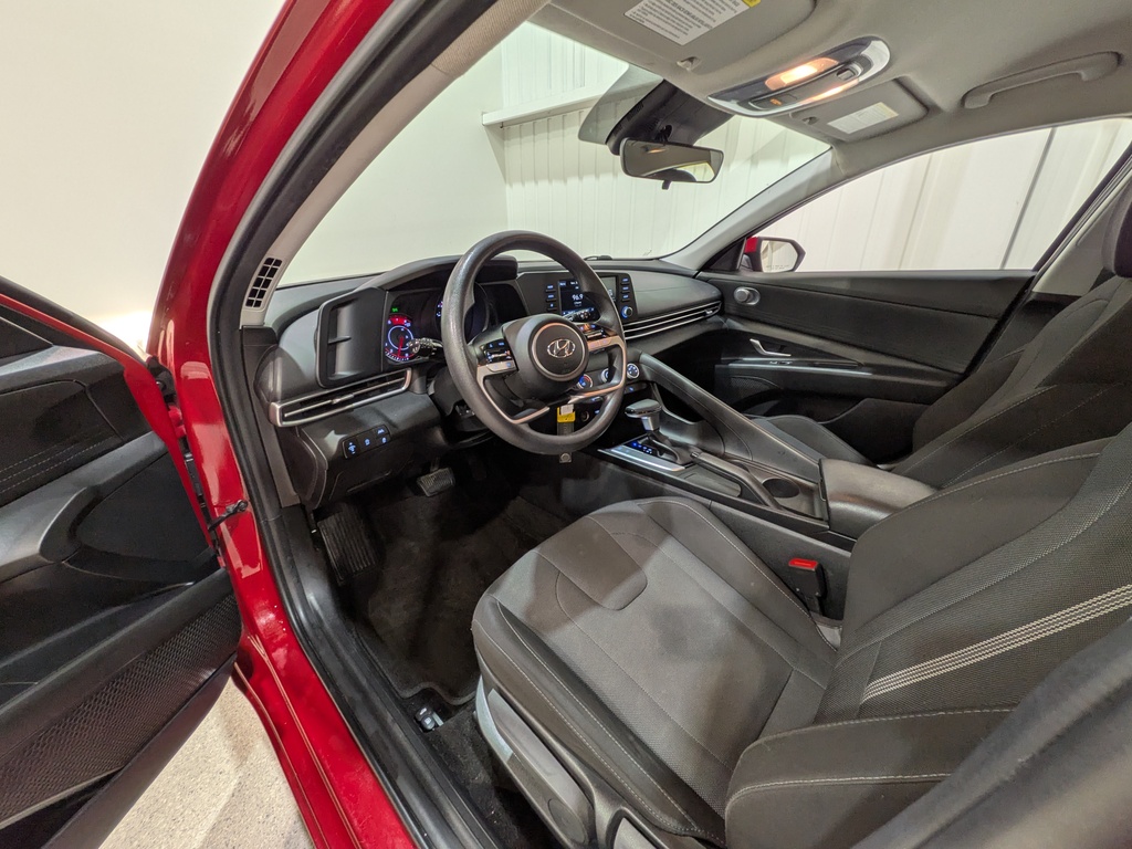 Hyundai Elantra 2022