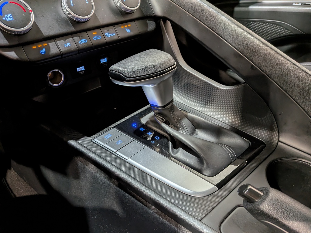 Hyundai Elantra 2022