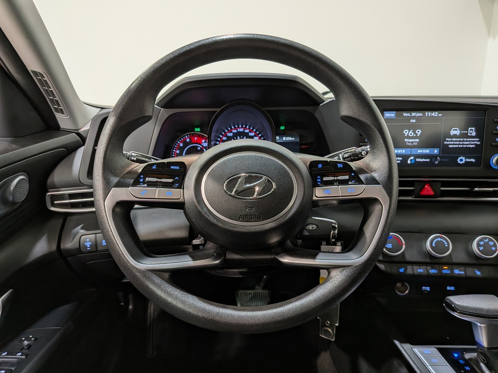 Hyundai Elantra 2022
