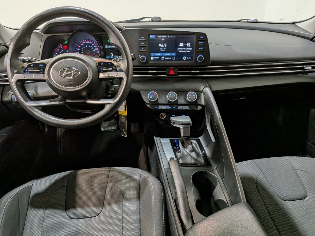 Hyundai Elantra 2022