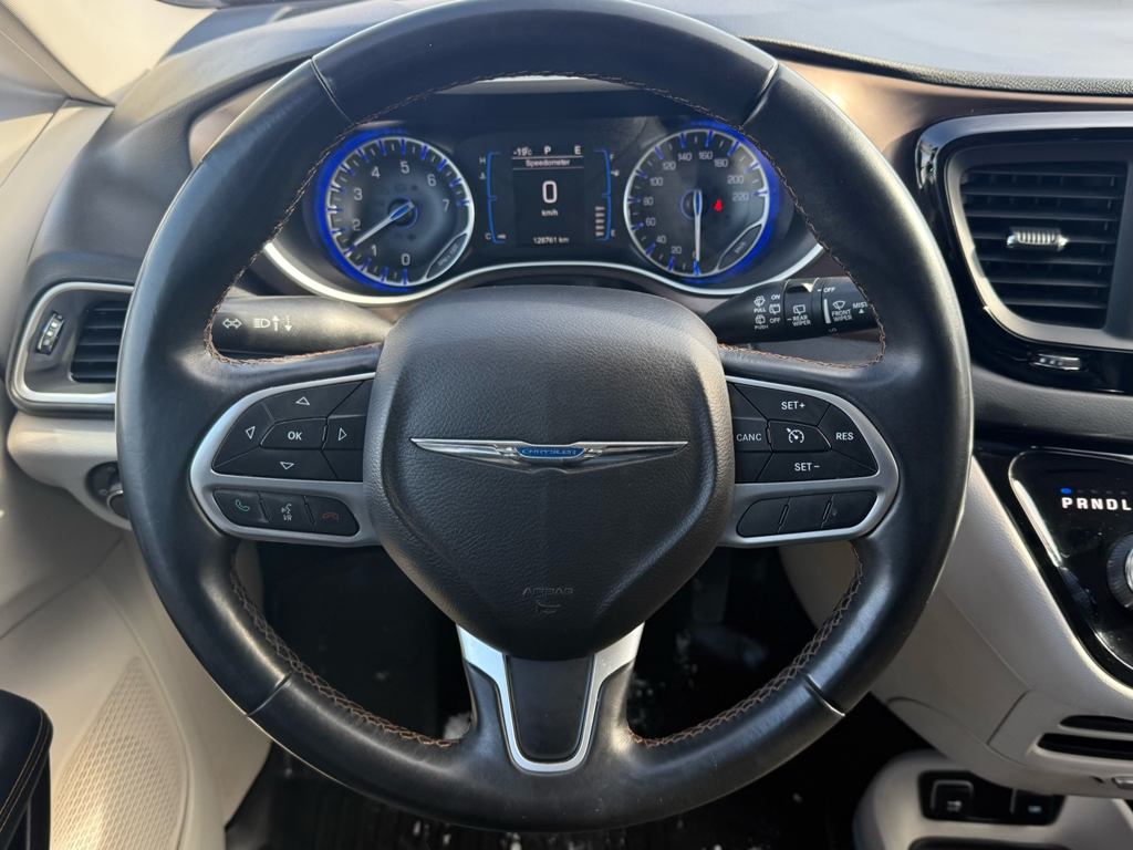 2017 Chrysler Pacifica - Gallery image 2