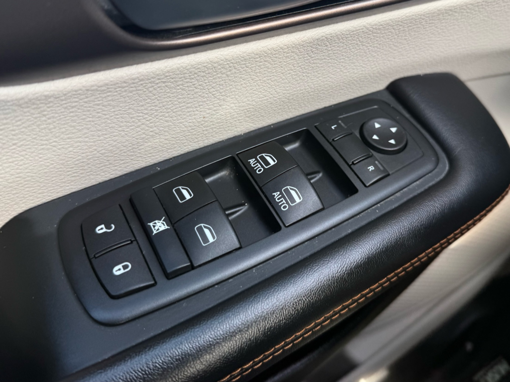 2017 Chrysler Pacifica - Gallery image 12