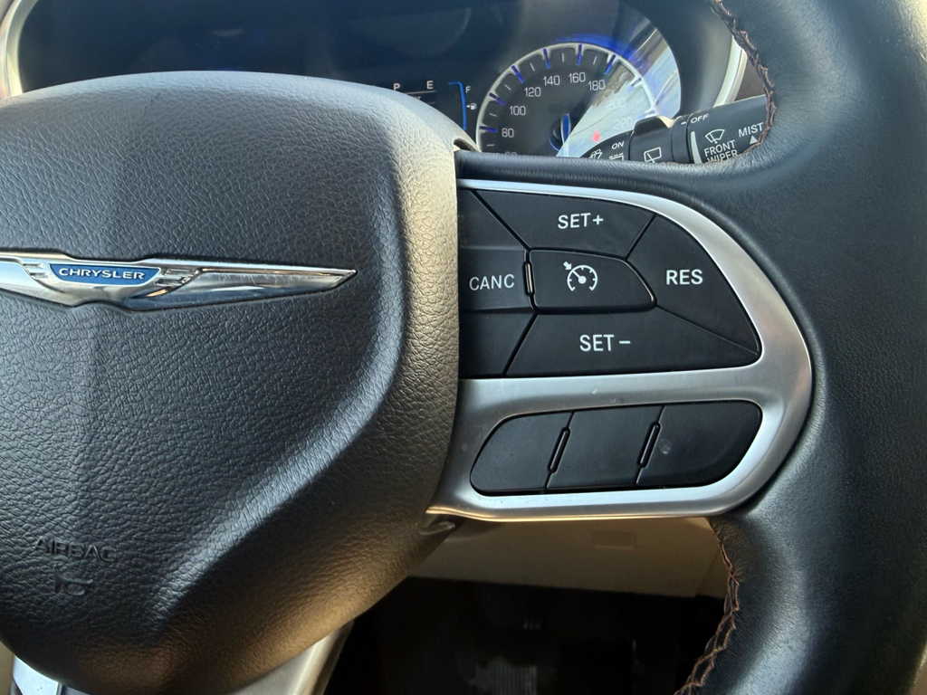 2017 Chrysler Pacifica - Gallery image 16