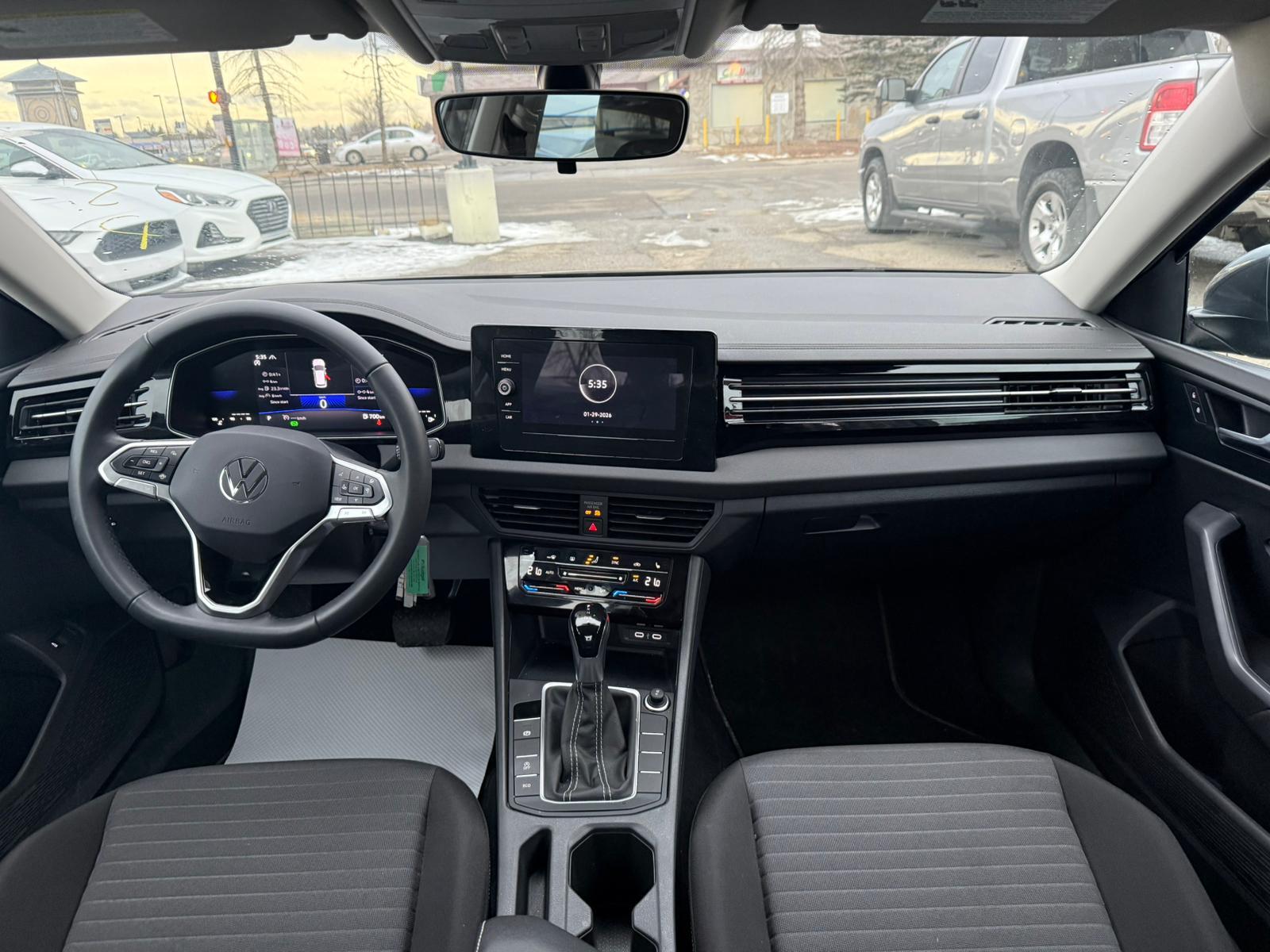 2025 Volkswagen Jetta — view 13
