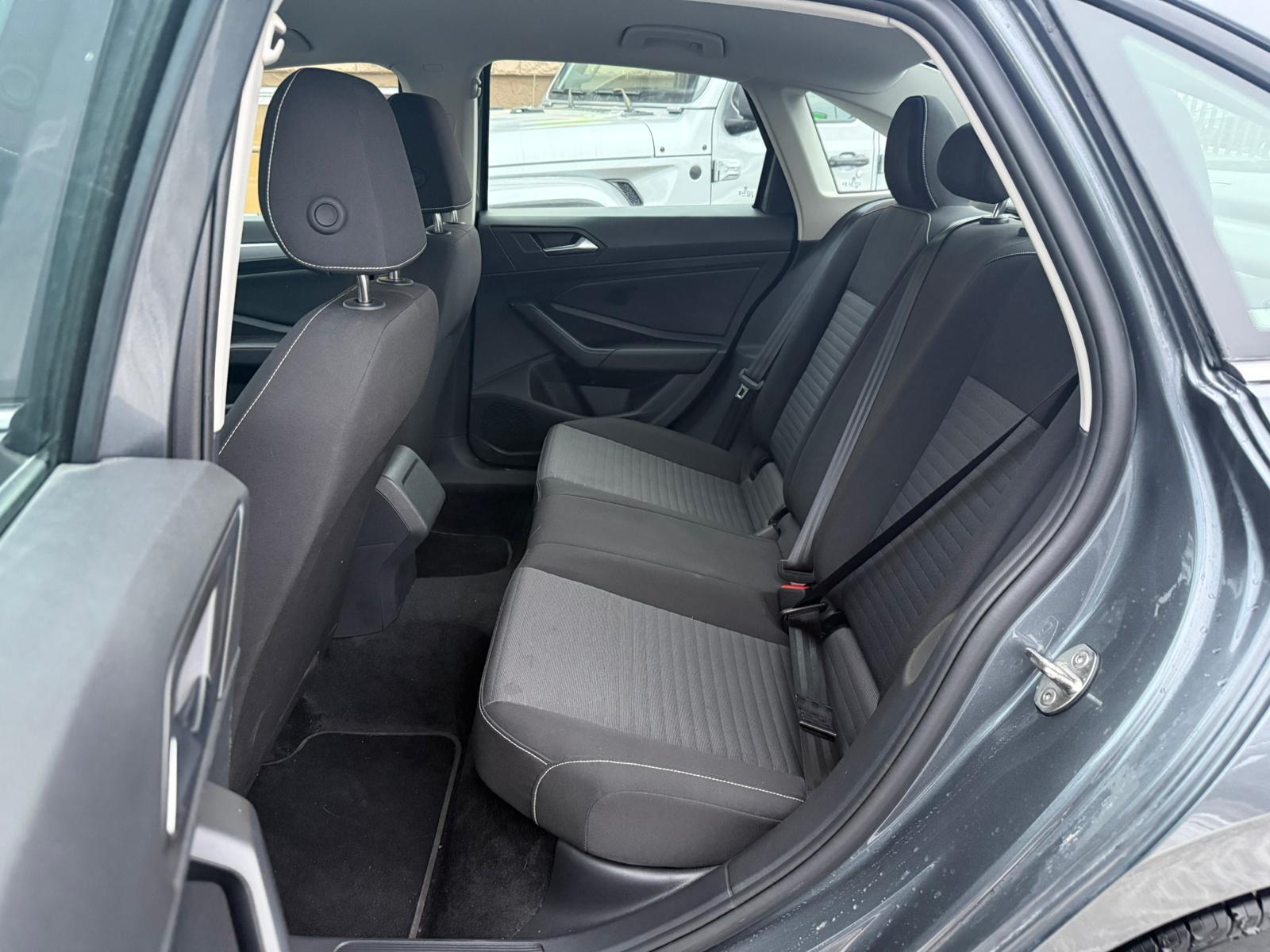 2025 Volkswagen Jetta — view 9