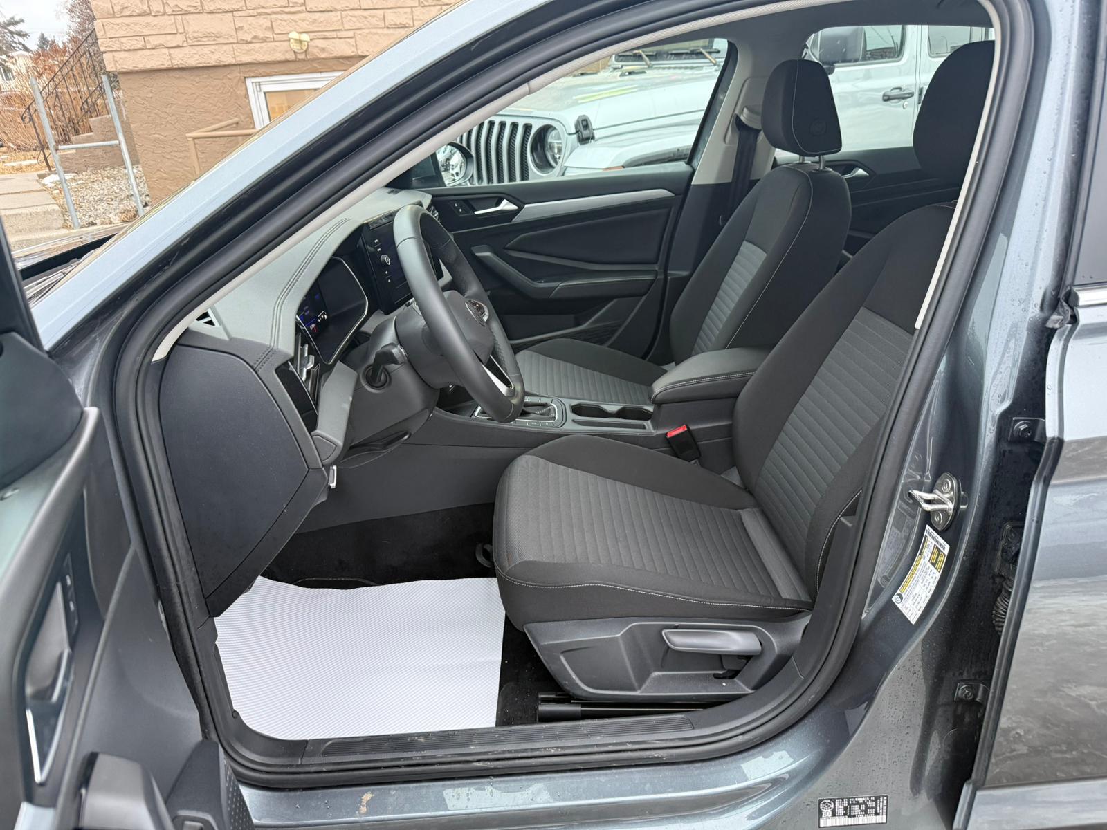 2025 Volkswagen Jetta — view 8