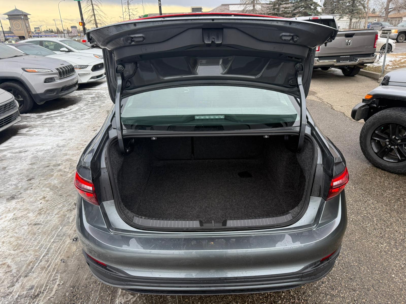 2025 Volkswagen Jetta — view 6