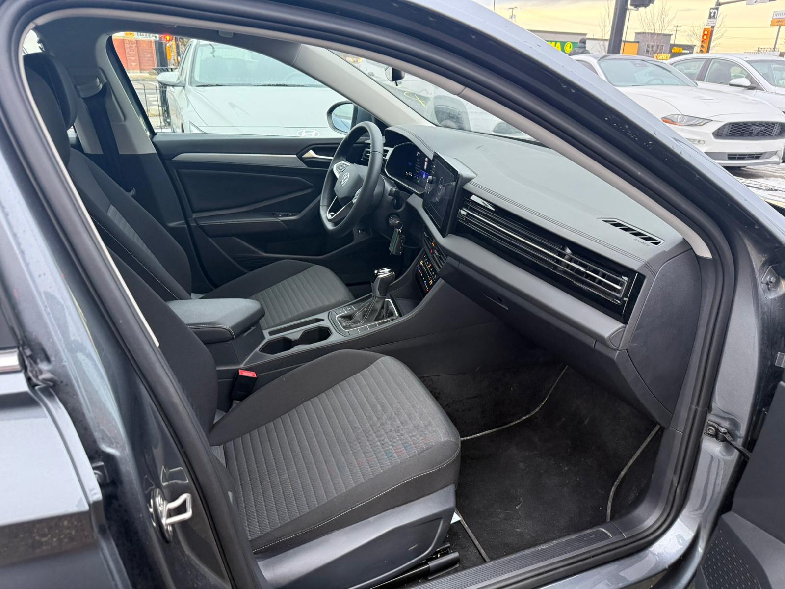 2025 Volkswagen Jetta — view 10