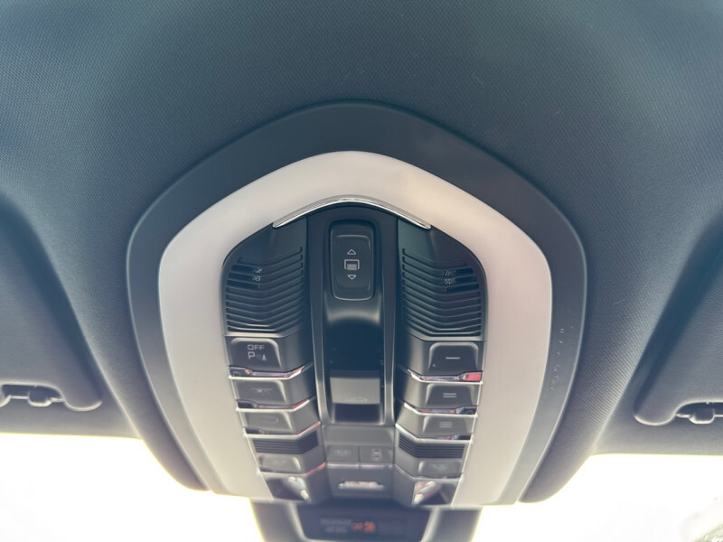 2020 Porsche Macan - Gallery image 19